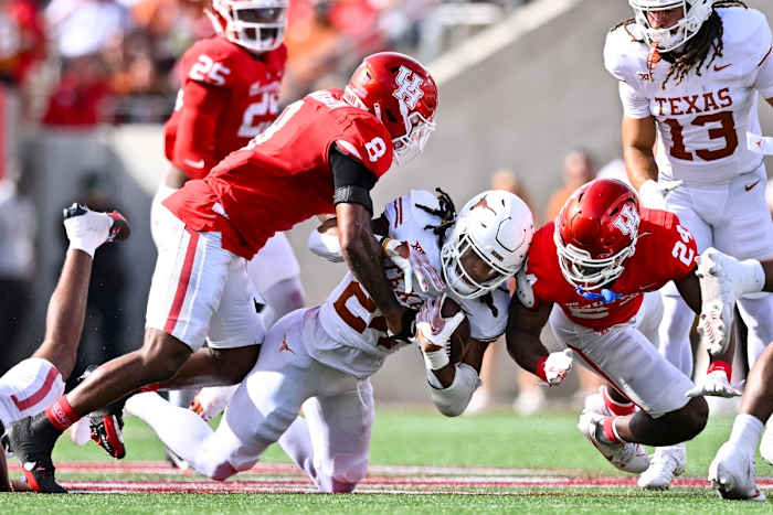 Texas RB Jonathon Brooks carries the ball against the Houston Cougars.